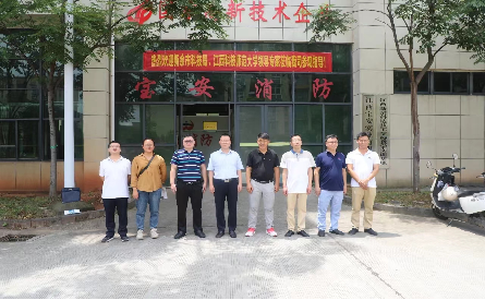 高校與企業(yè)攜手，共筑科技創(chuàng)新未來(lái)